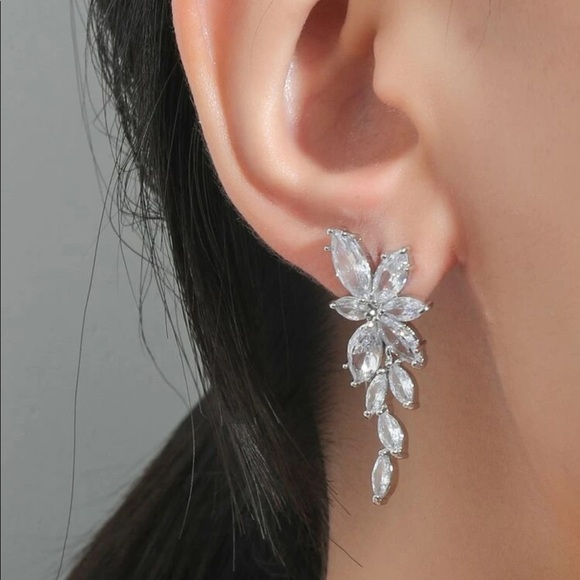 EARRINGS | Rhinestone Flower Burst NWT. - Picture 2 of 4